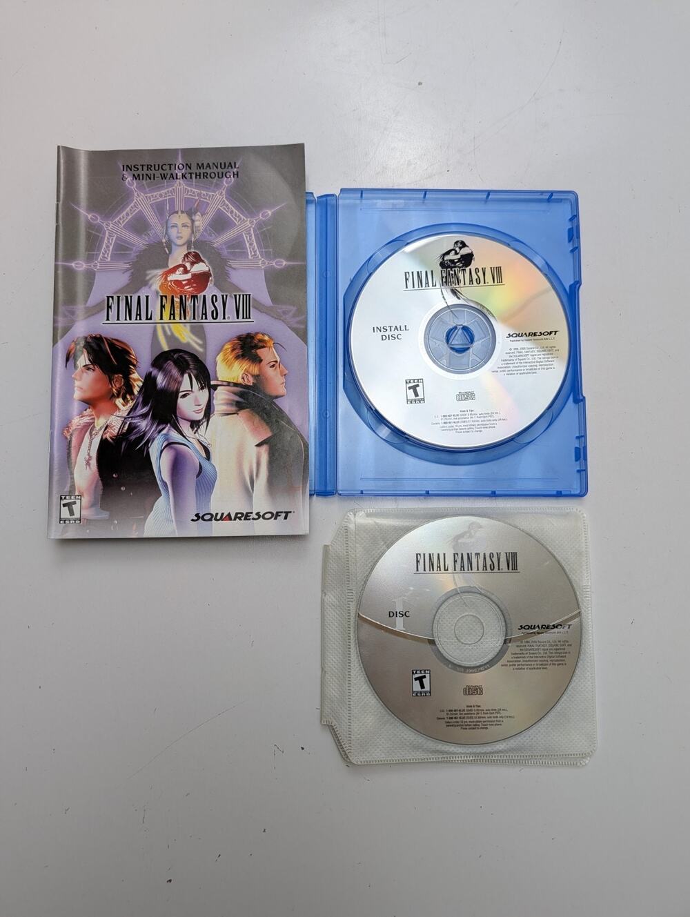 Final Fantasy VIII 8 PC Game SquareSoft 4 CD's + Install Disc with Manual 2000